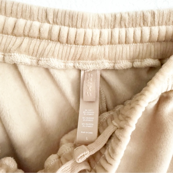 SKIMS Velour Joggers Honey L - Picture 6 of 8